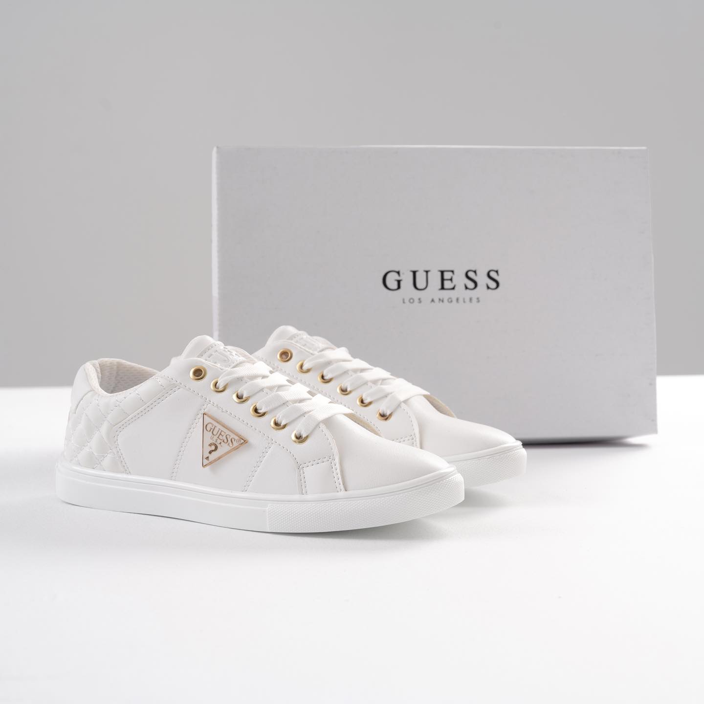 GUESS WOMEN'S COMLY MIRROR