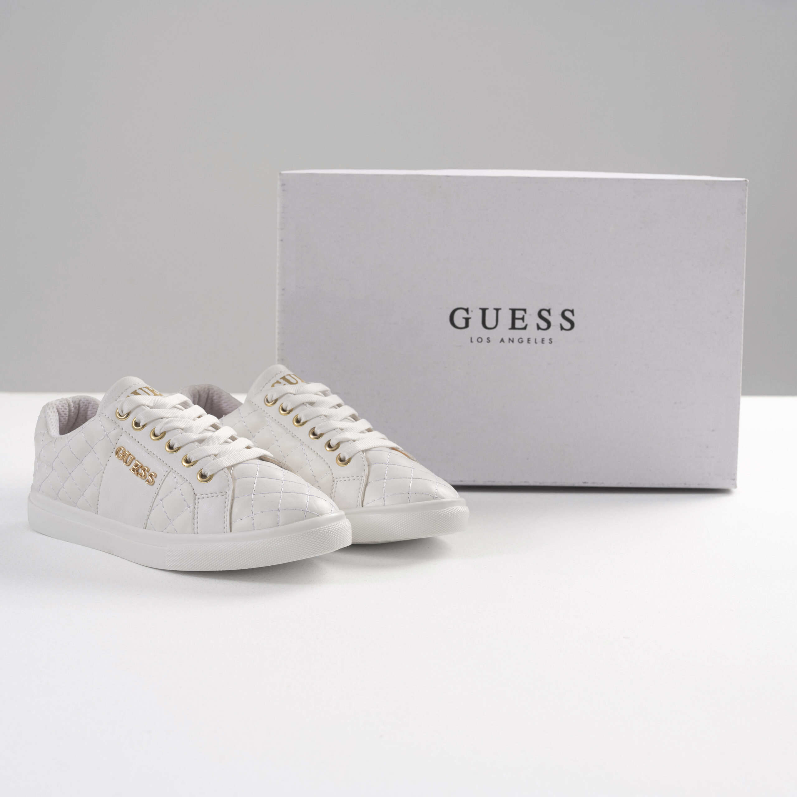 GUESS WOMEN'S LOVEN MIRROR
